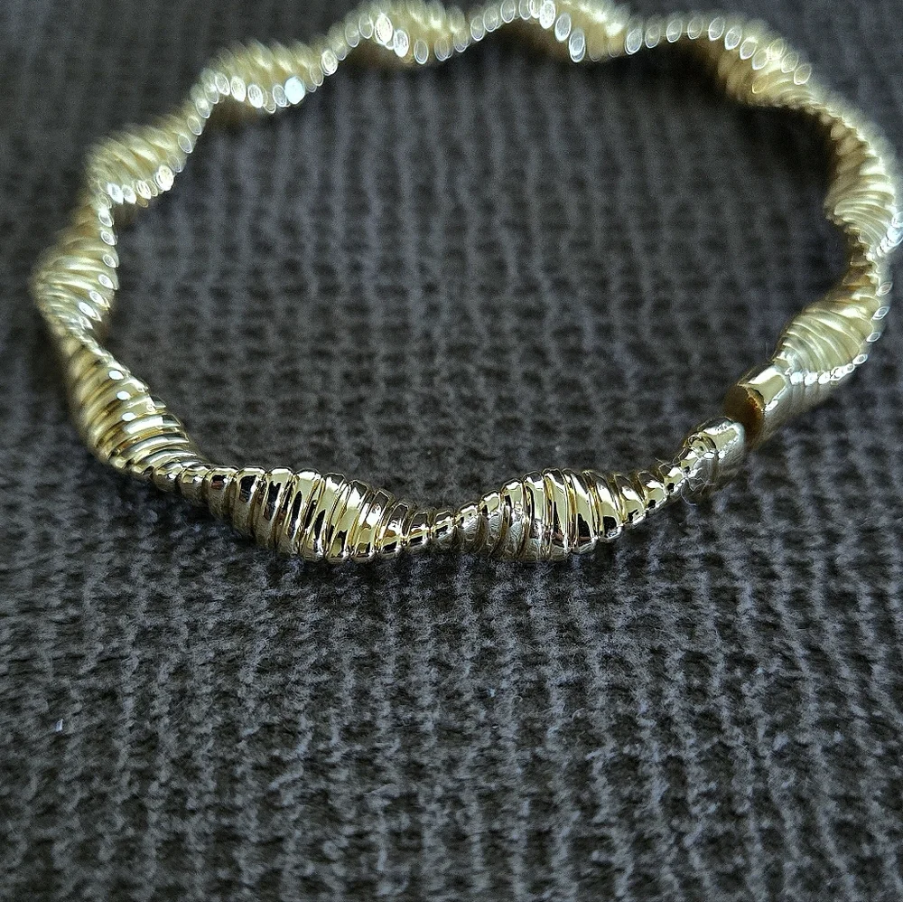 Caldelli Twisted🧬 Gold💛 Flexible Cuff Bracelet - NWT - Picture 10 of 16